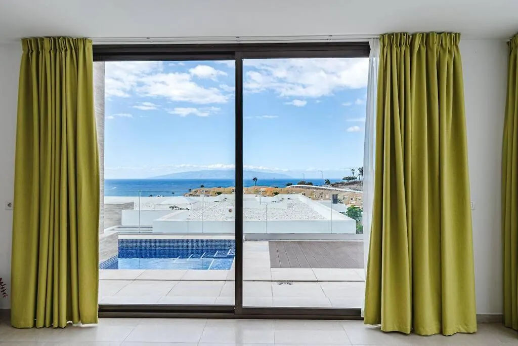 Villa Riviera De 4 Dormitorios Con Piscina. Costa Adeje  Španělsko