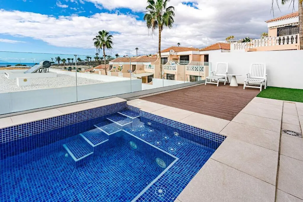 Villa Riviera De 4 Dormitorios Con Piscina. Costa Adeje
