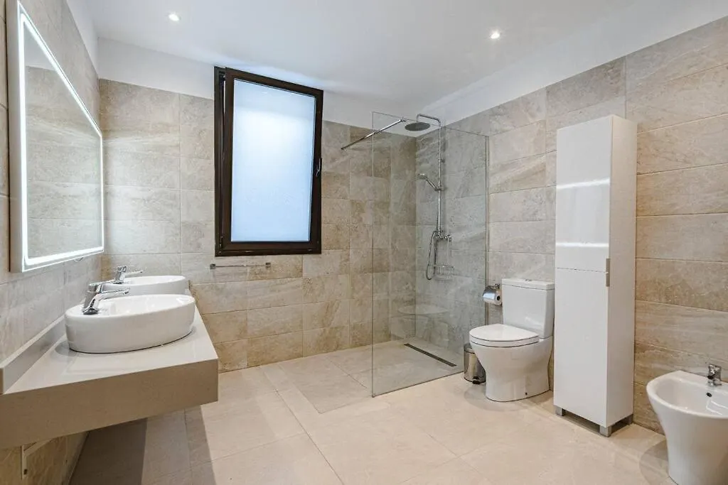 Villa Riviera De 4 Dormitorios Con Piscina. Costa Adeje  Costa Adeje (Tenerife)